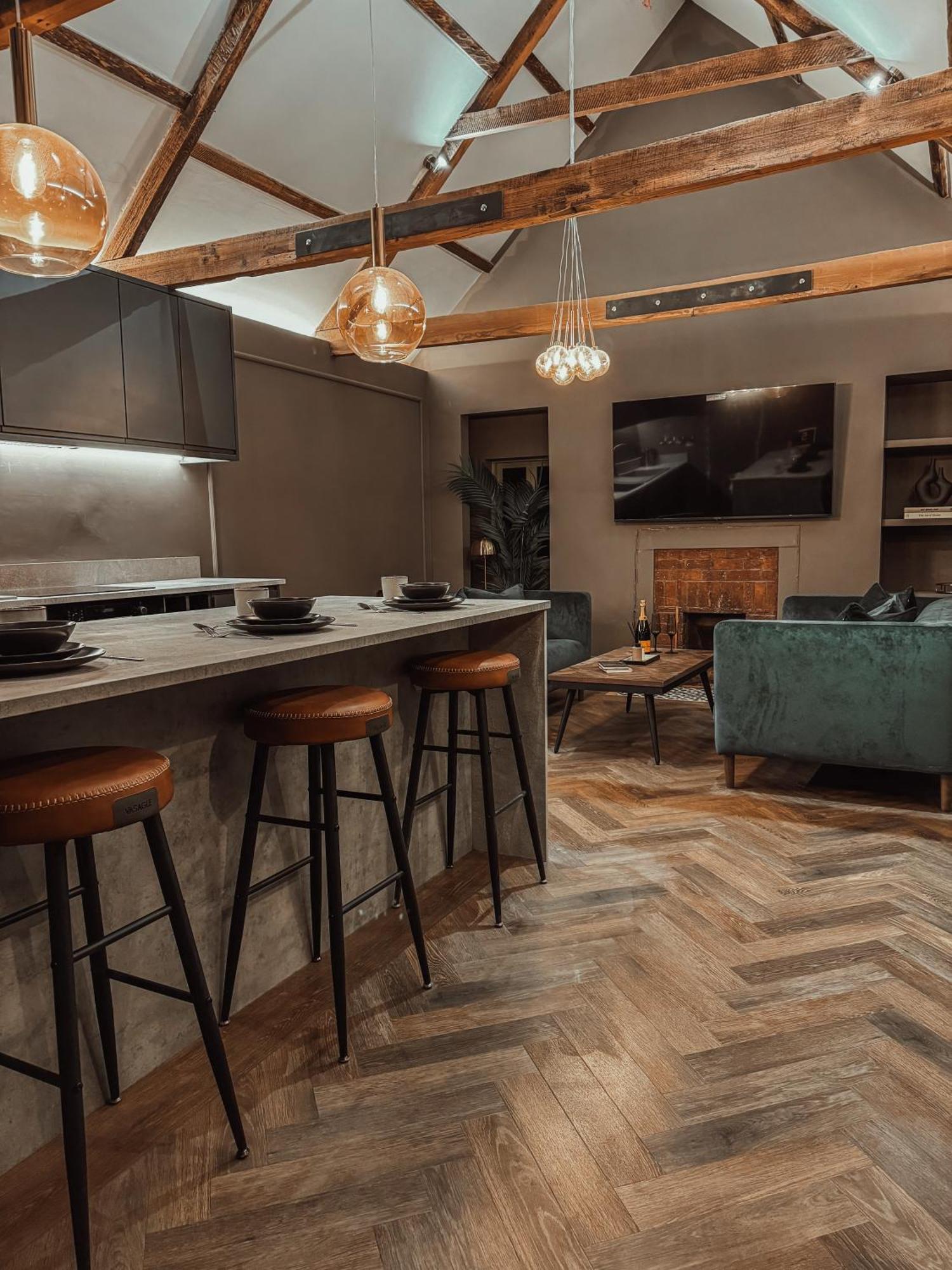 Magistrates Penthouse Suite - Town Centre Apartments With Spa 몰페스 외부 사진