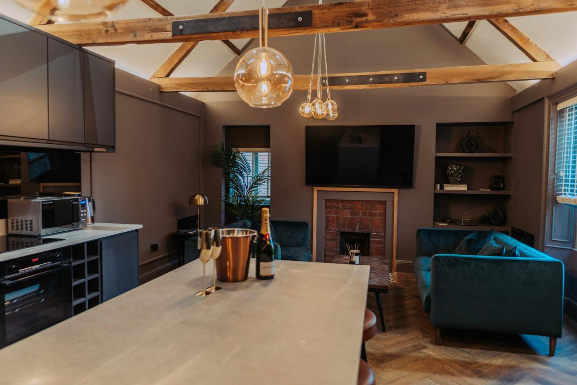Magistrates Penthouse Suite - Town Centre Apartments With Spa 몰페스 외부 사진