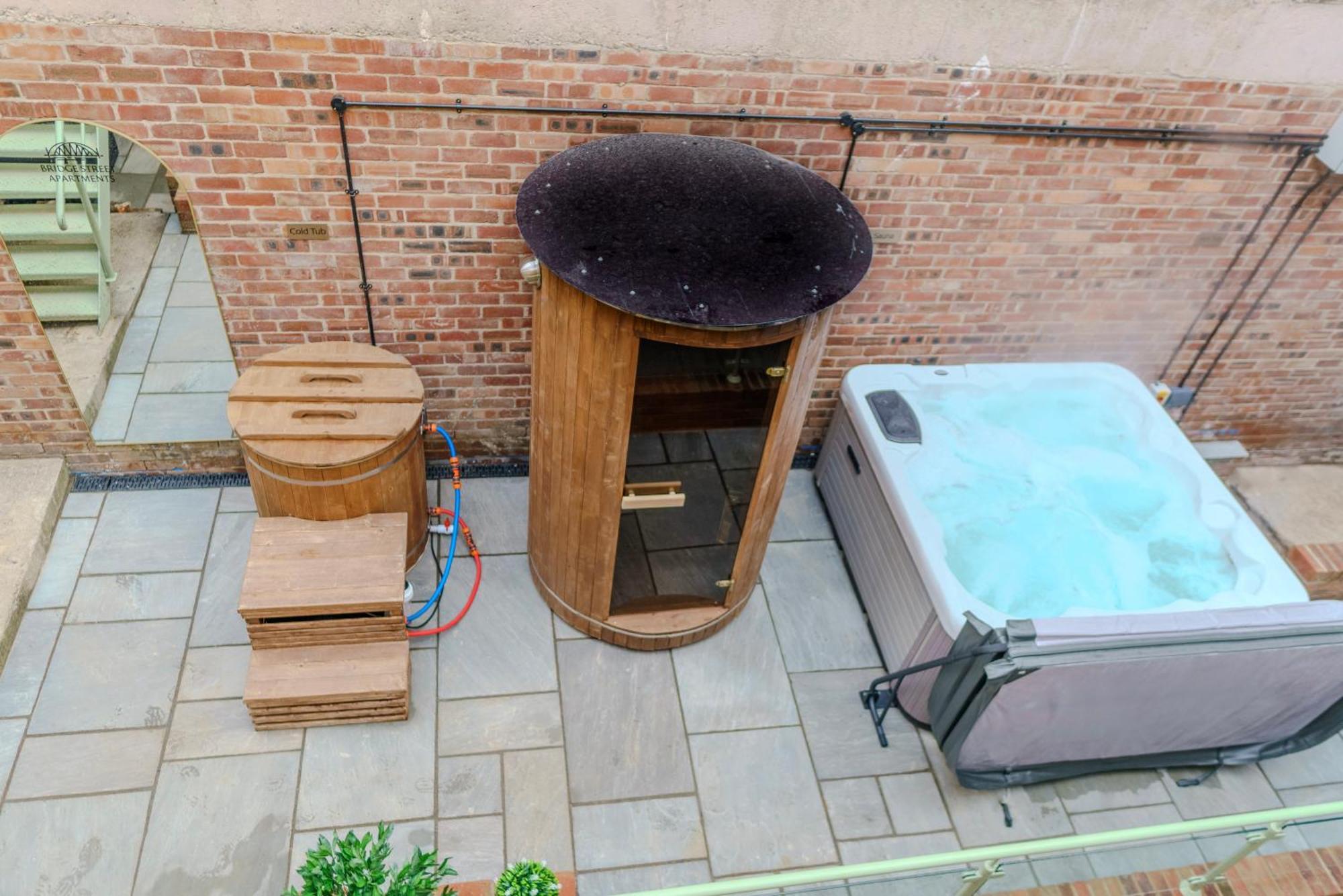 Magistrates Penthouse Suite - Town Centre Apartments With Spa 몰페스 외부 사진